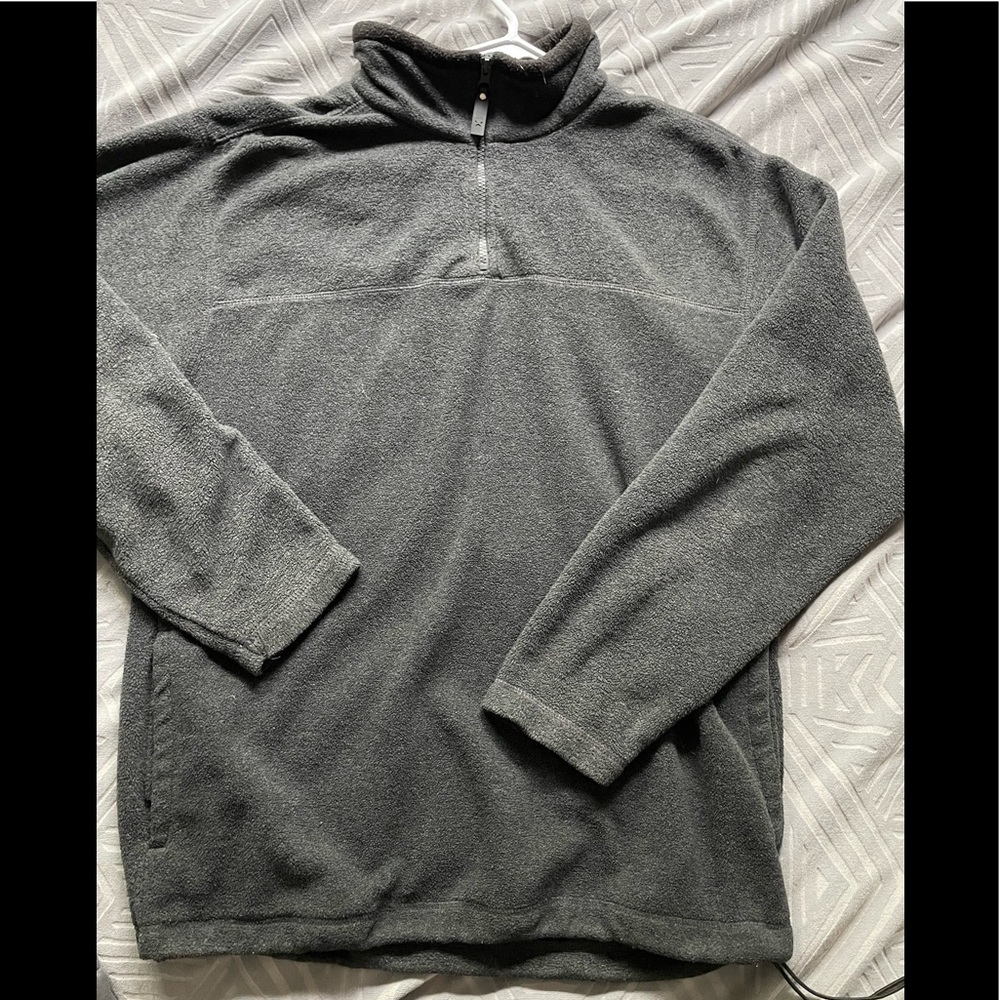 Mens faded glory pullover size M.